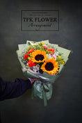 Load image into Gallery viewer, Sunflower Bouquet - TFK Flower
