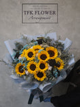 Load image into Gallery viewer, Sunflower Bouquet - TFK Flower
