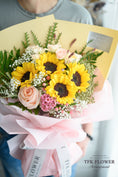 Load image into Gallery viewer, Sunflower Bouquet - TFK Flower
